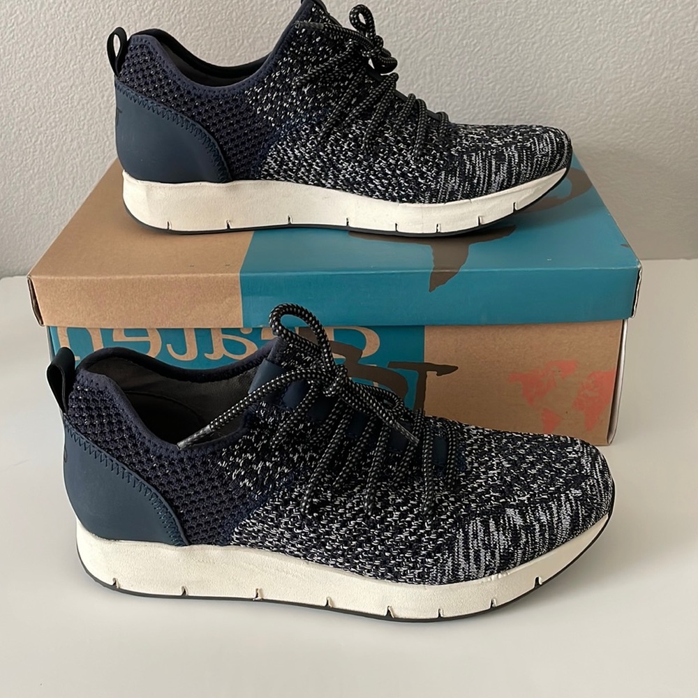 NIB OTBT Marine navy slip ons